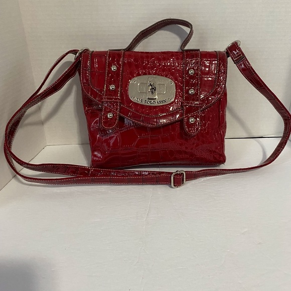 U.S. POLO ASSN. RED CROC PATENT LEATHER CROSSBODY BAG - Picture 2 of 15